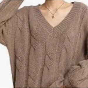 V neck neutral virgin wool heavy sweater medium